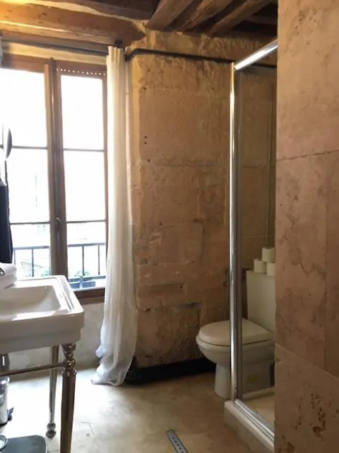 Beautiful Apartment In Historical Marais Paříž