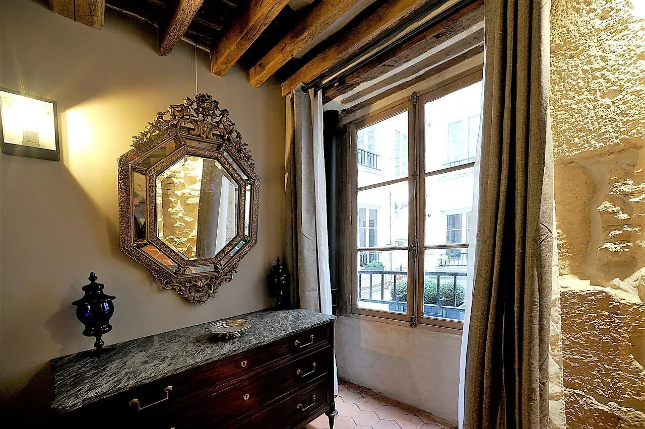 Beautiful Apartment In Historical Marais Paříž Francie