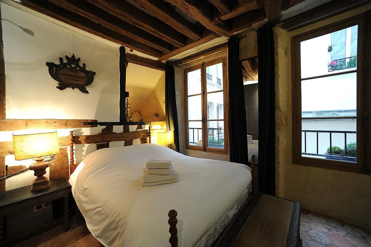 Beautiful Apartment In Historical Marais Paříž