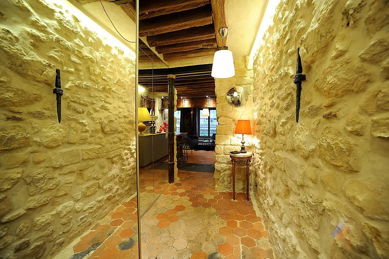 Beautiful Apartment In Historical Marais Paříž