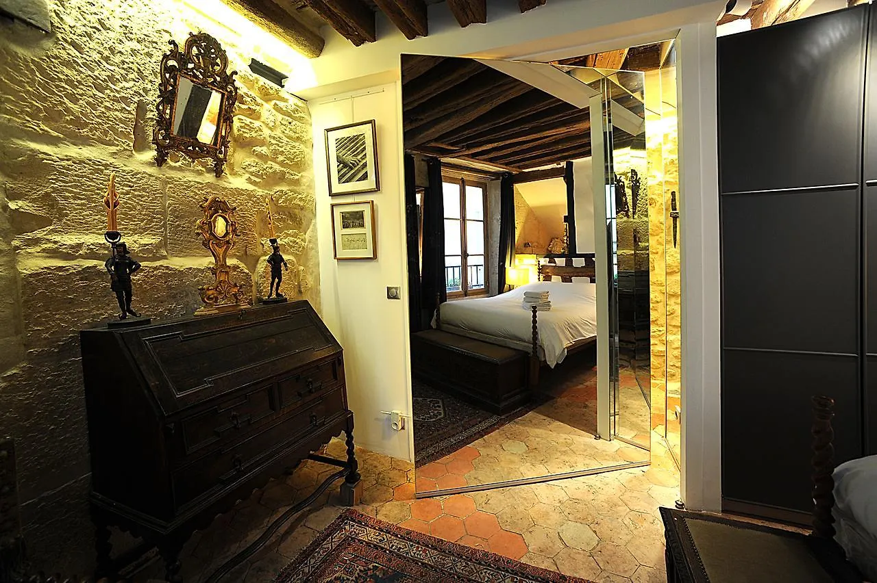 Beautiful Apartment In Historical Marais Paříž