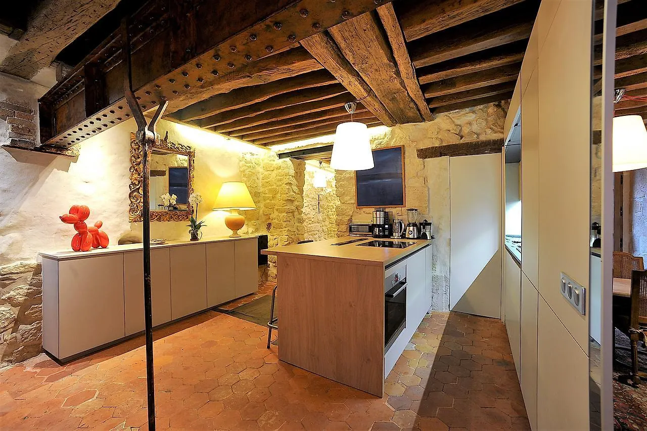 Beautiful Apartment In Historical Marais Paříž